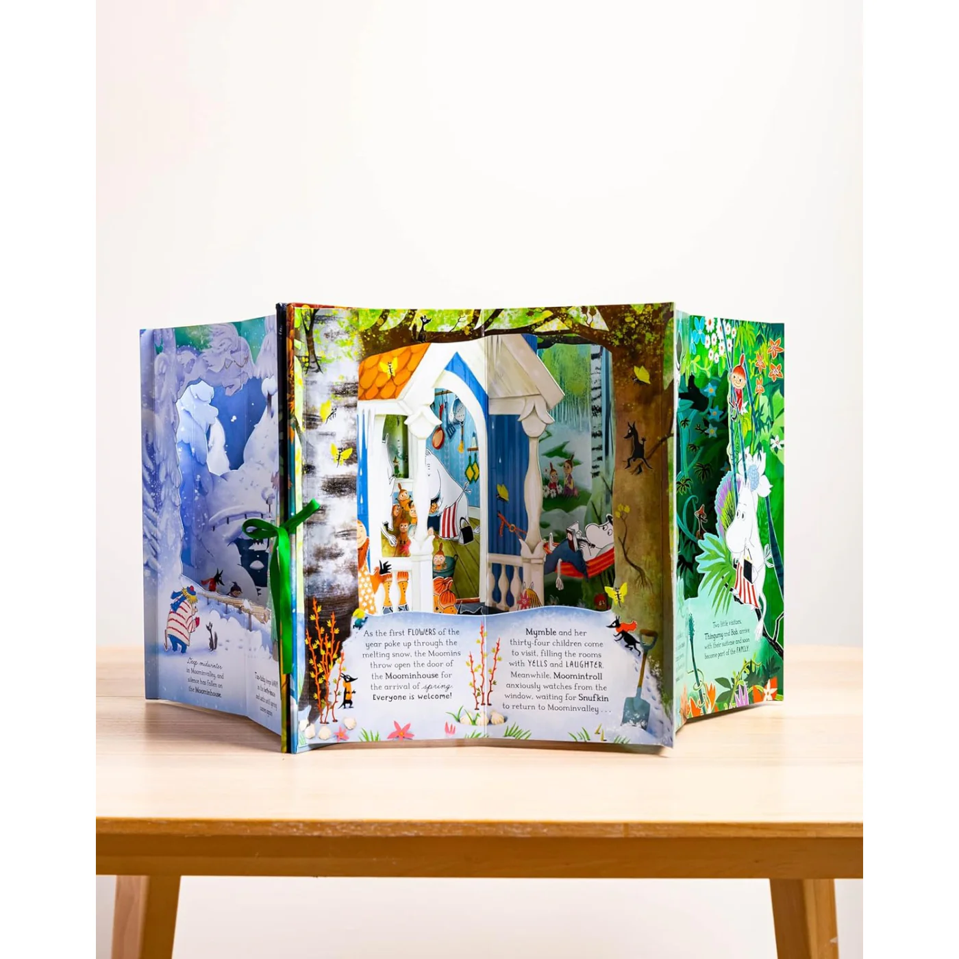 A Year in the Moominhouse: A Carousel Book - Image 2