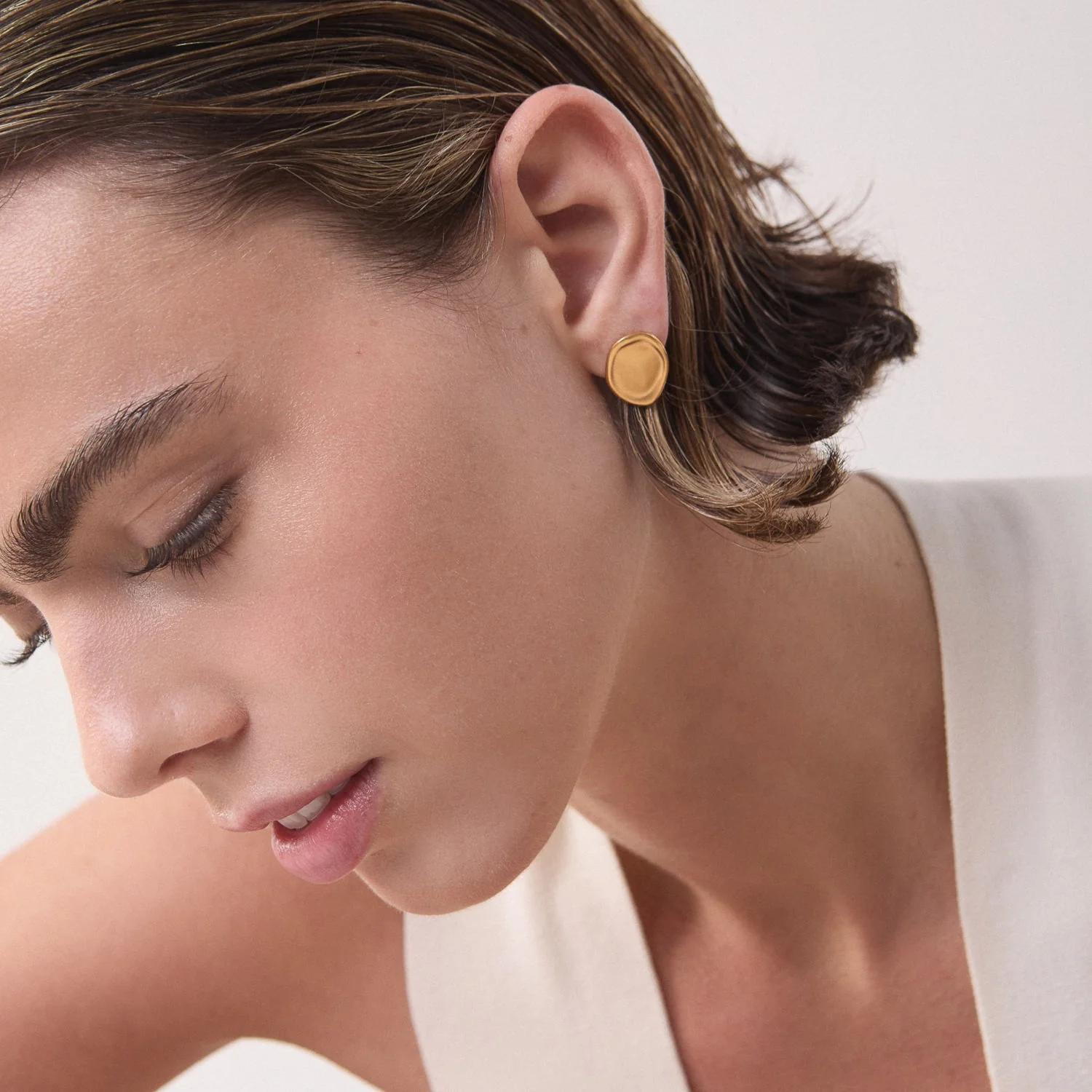 Cala Gold Small Earrings by Joidart - Image 2