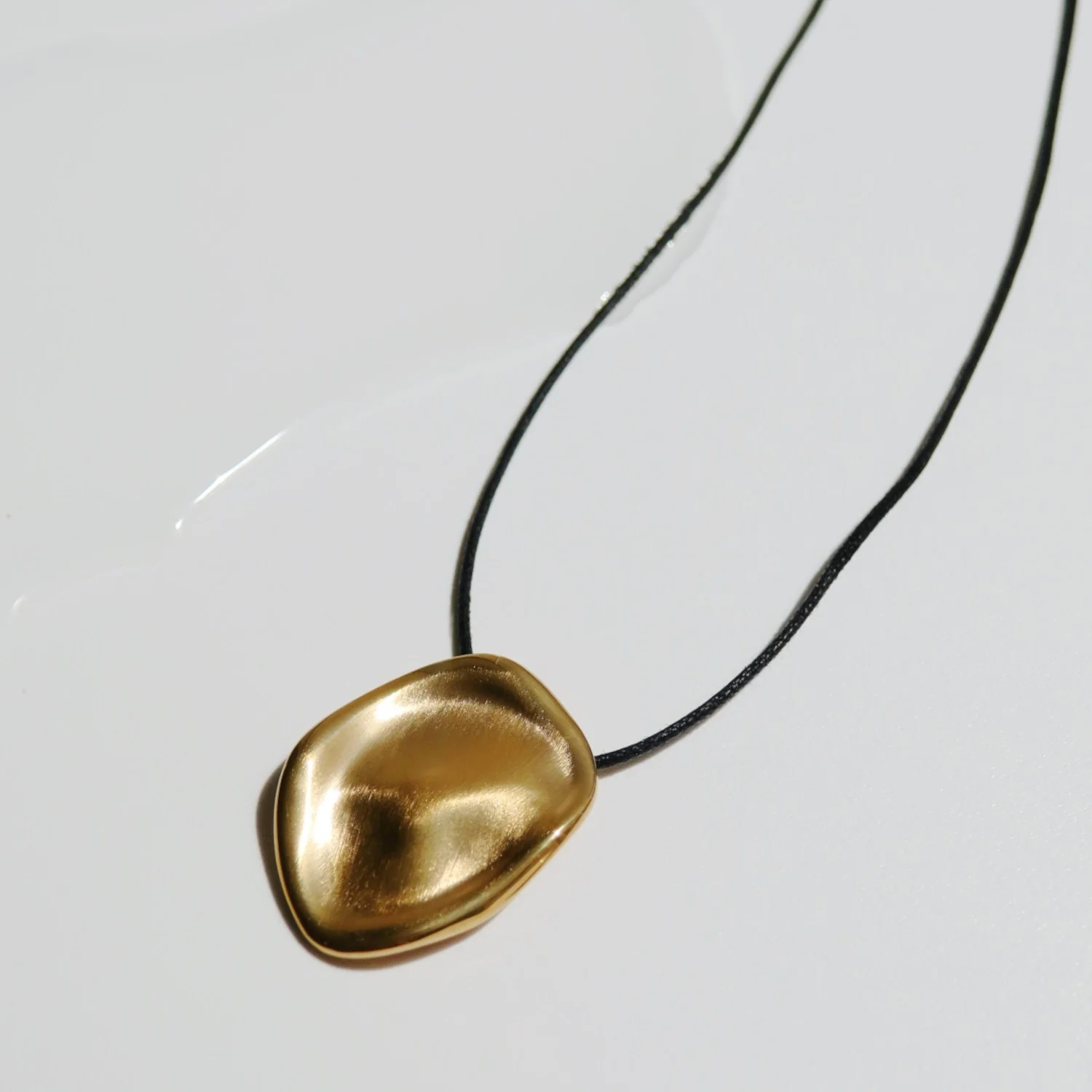 Cala Gold Necklace by Joidart - Image 3