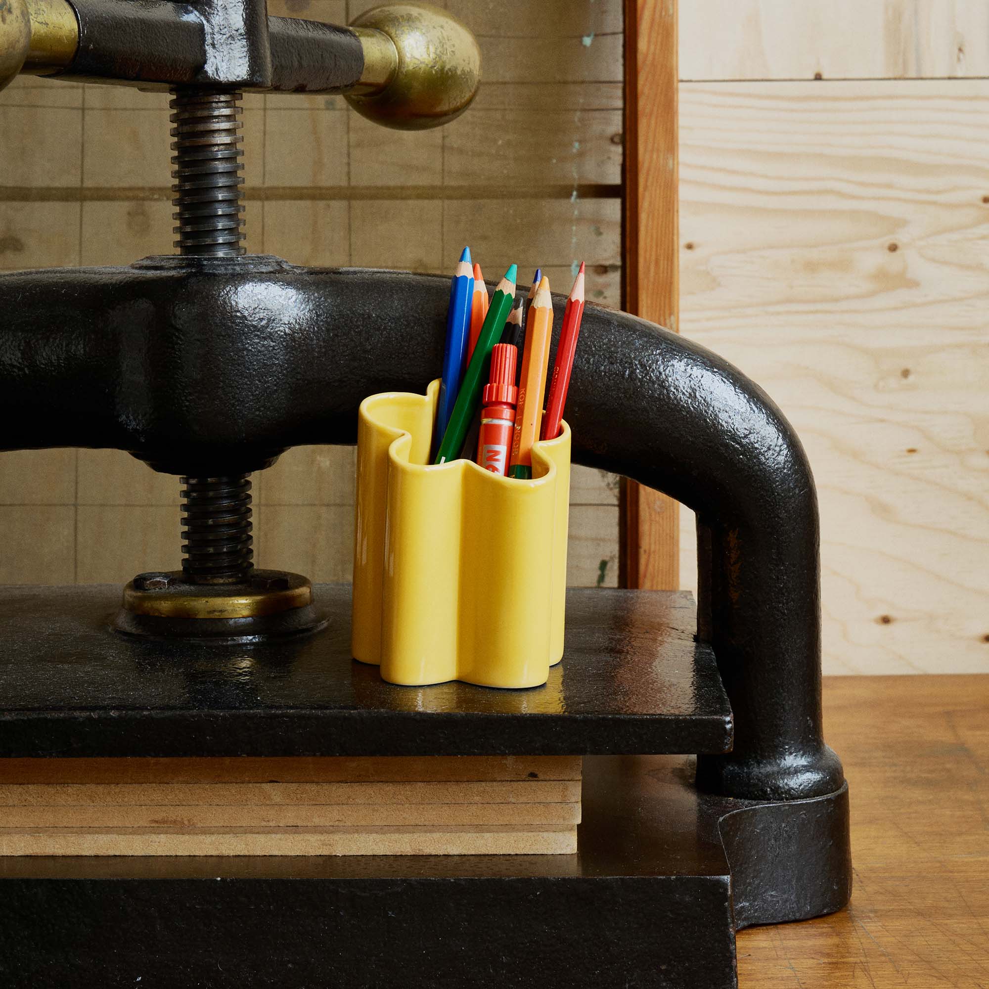 The Conran Shop – Flower Pen Pot - Image 4